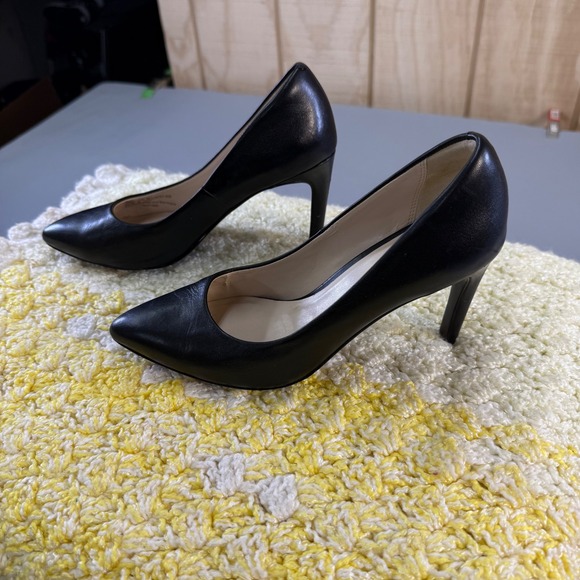 New money Cole Haan Black Leather Pointed Toe Stiletto Heels Women's Size‎ 6B - Picture 3 of 16
